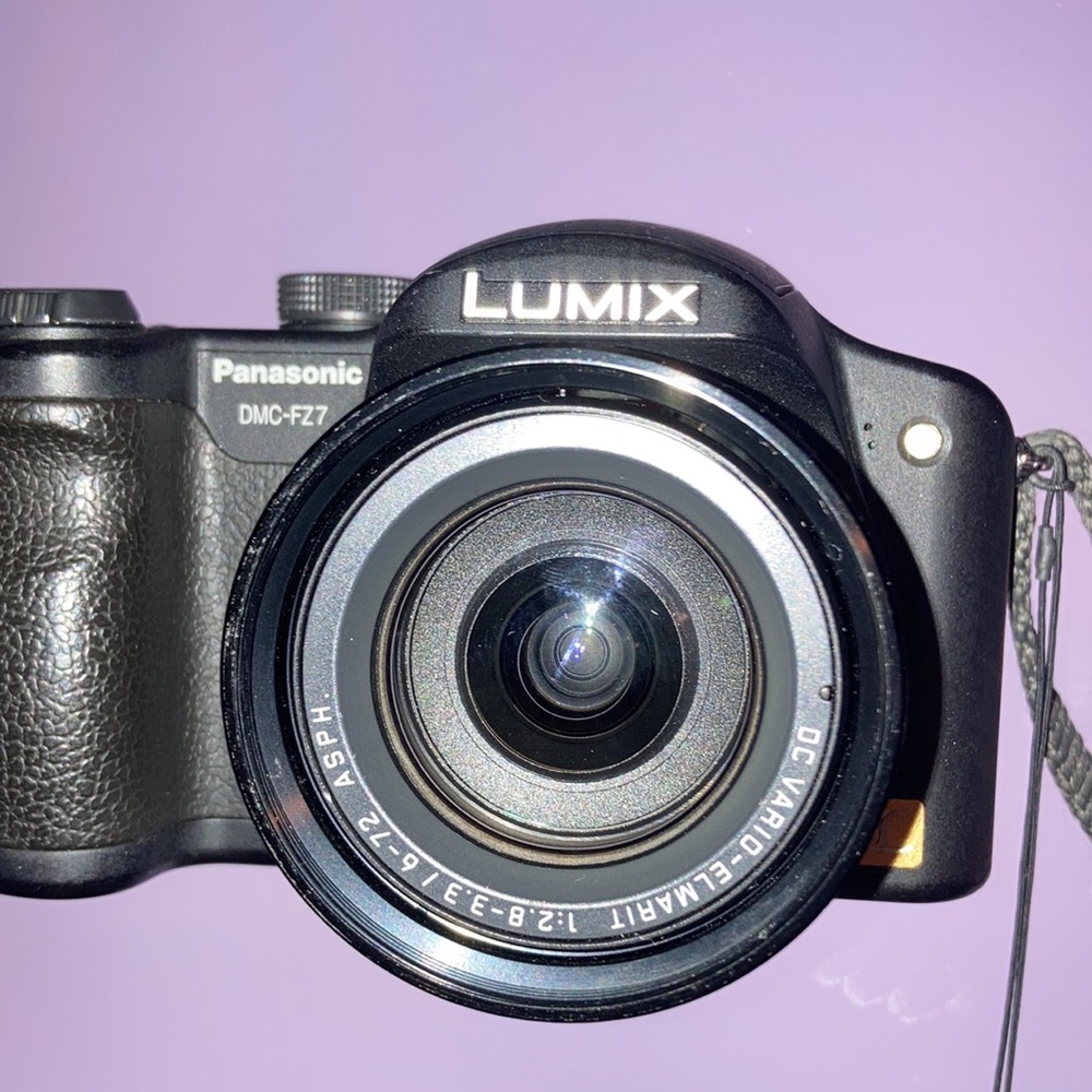 Panasonic DMC-FZ7 camera